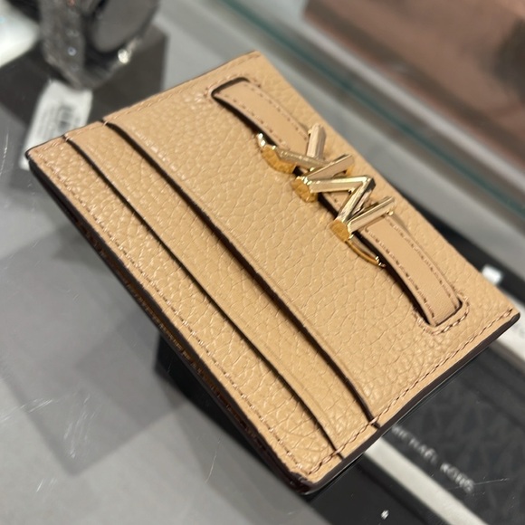 MICHAEL KORS
Reed Large Pebbled Leather Card Holder Case
Camel 
NWT - Picture 15 of 16